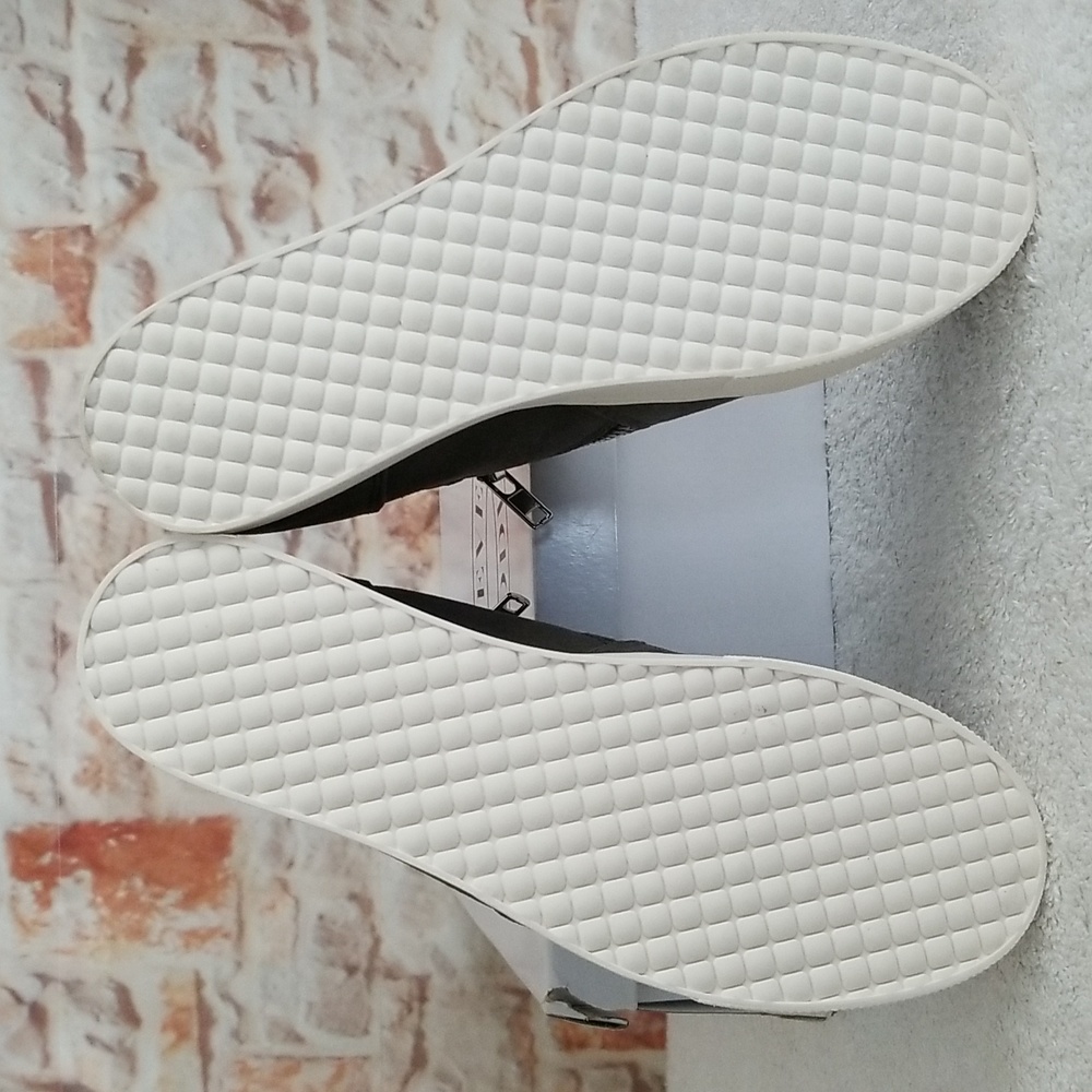 New Steve Madden Wedgie Leather Sneakers - Picture 12 of 13